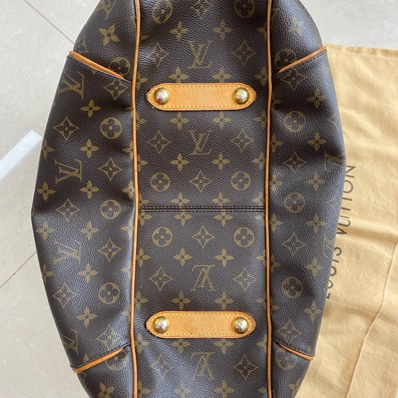 Louis Vuitton Galliera GM Bag - Picture 12 of 12